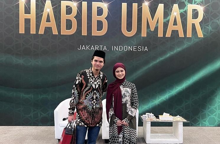 Artis Hadiri Ceramah Habib Umar (Instagram/@tissabiani)