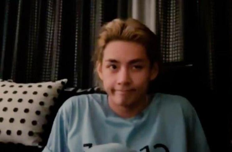 V BTS di sesi live weverse (Koreaboo)