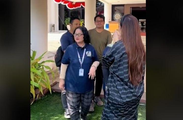 Momen Ashanty Kunjungi Kampusnya di Surabaya. (TikTok/ashantyhermansyah)