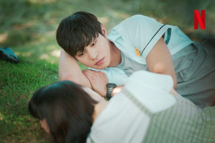 Potret Ahn Hyo Seop di A Time Called You (Instagram/@netflixkcontent)