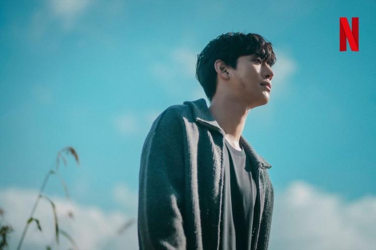 Potret Ahn Hyo Seop di A Time Called You (Instagram/@netflixkcontent)