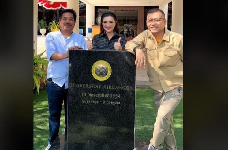 Momen Ashanty Kunjungi Kampusnya di Surabaya. (TikTok/ashantyhermansyah)