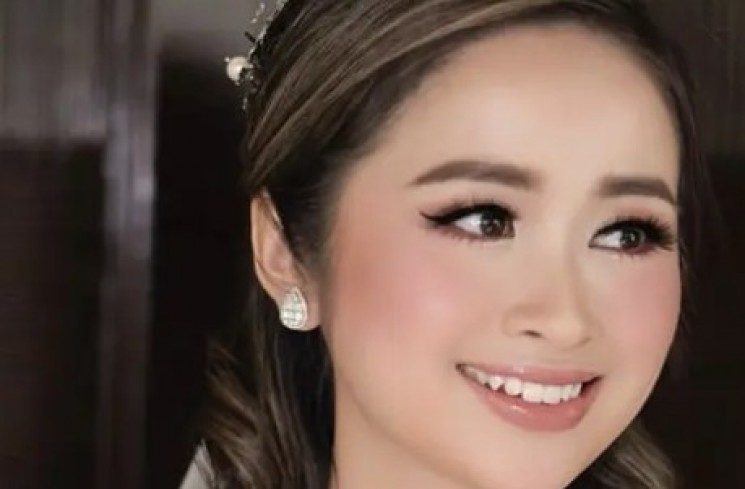 Potret Pernikahan Gritte Agatha dan Arif Hidayat. (Instagram/victoria_makeupatelier)