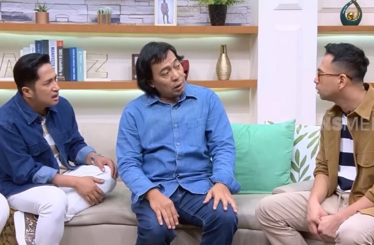Komeng menceritakan kronologi putrinya meninggal gegara tersedak mie. (YouTube TRANS7 OFFICIAL)