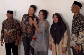 Penuh Kesederhanaan, Acara Lamaran Nopek Novian Berjalan Lancar