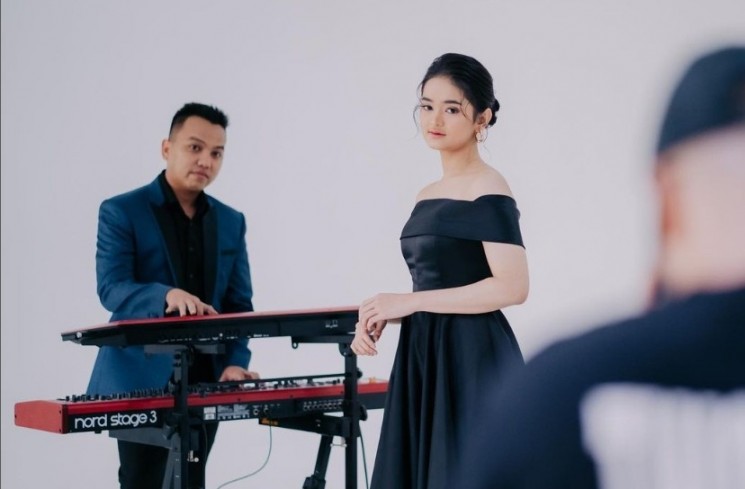 Elsya feat Aan Story (youtube)