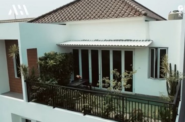 Rumah Abdel Achrian. (YouTube/AH)