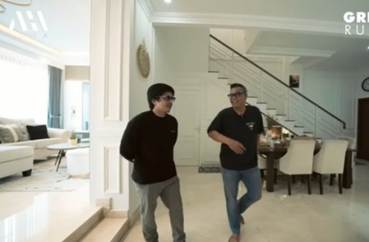 Rumah Abdel Achrian. (YouTube/AH)