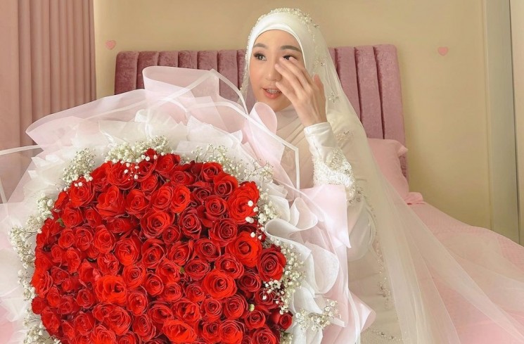Momen Larissa Chou usai akad nikah. (Instagram/ larissachou)