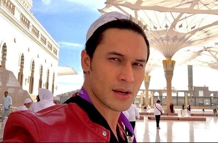 Seleb Dikritik saat Umrah (Instagram/@indrabruggman)