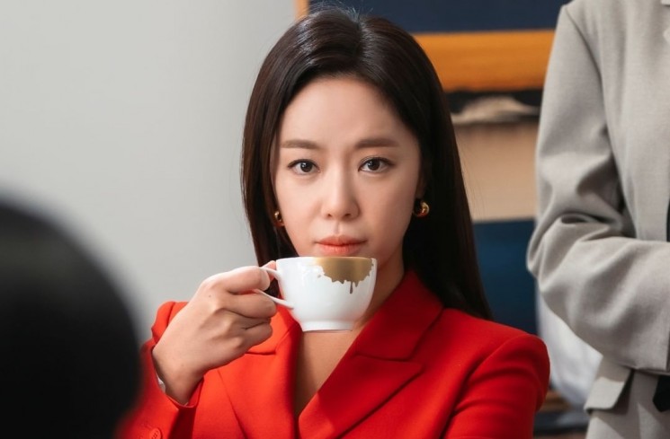 Pesona Hwang Jung Eum di The Escape of the Seven (Instagram/@sbsdrama.official)