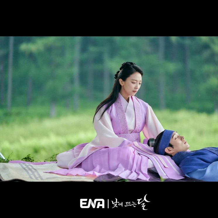 Potret Kim Young Dae di Moon in the Day (Instagram/@channel.ena.d)