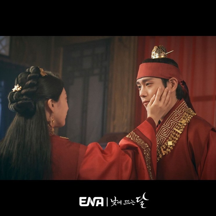 Potret Kim Young Dae di Moon in the Day (Instagram/@channel.ena.d)