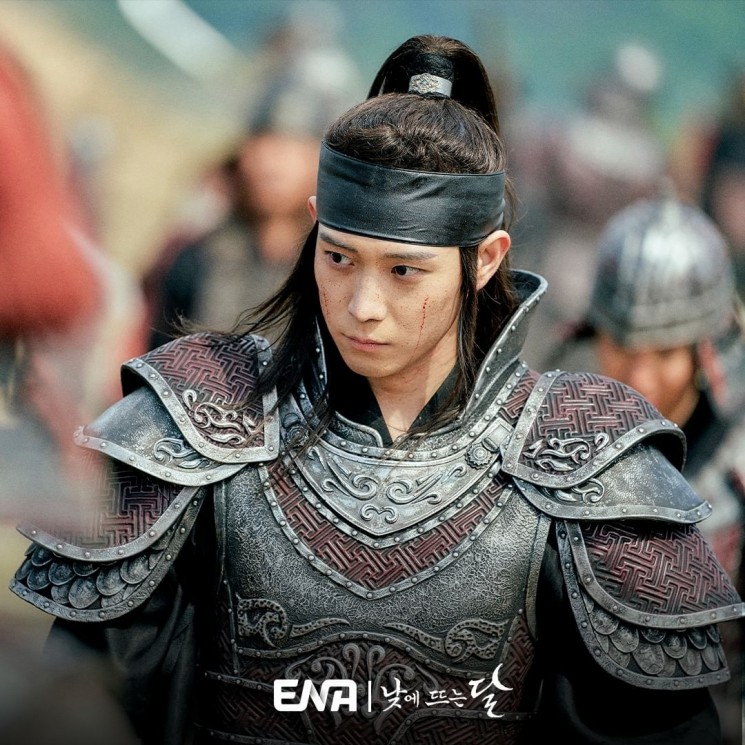 Potret Kim Young Dae di Moon in the Day (Instagram/@channel.ena.d)