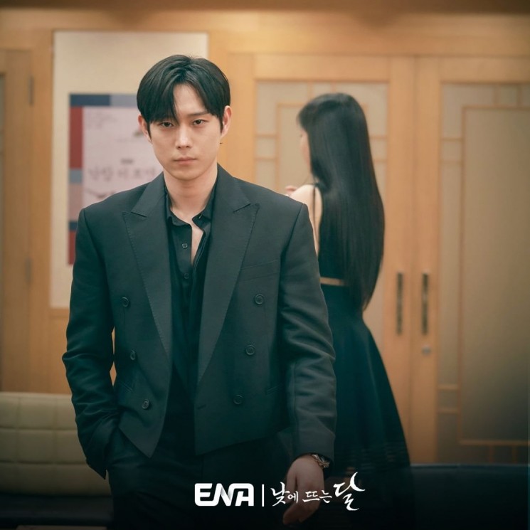 Potret Kim Young Dae di Moon in the Day (Instagram/@channel.ena.d)
