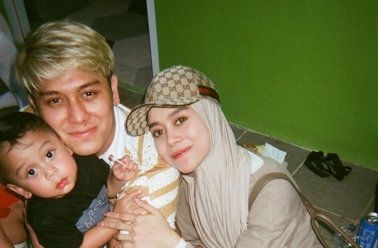 Lesti Kejora Semakin Hari Tambah Harmonis dengan Keluarga Kecilnya Pasca Ujian Berat Menerpa Rumah Tangganya.