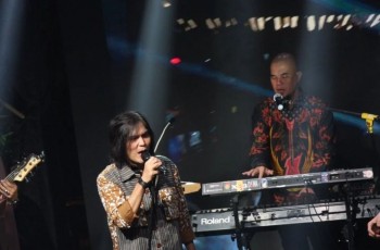 Ahmad Dhani Akhirnya Manggung Bareng Once Mekel, Penonton Auto Kaget