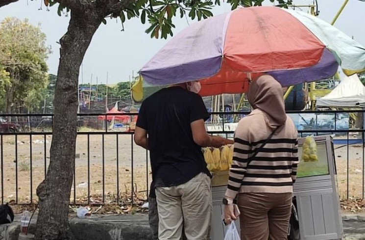 Sosok diduga Gunawan Dwi Cahyo dan Kee Yunita. (Instagram/@bu_rokhim)