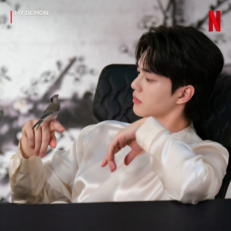 Potret Song Kang di My Demon (Instagram/@netflixkcontent)