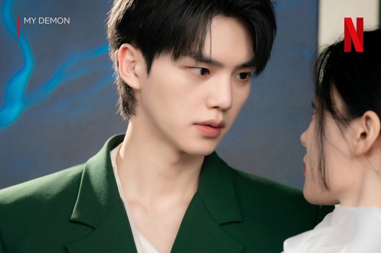 Potret Song Kang di My Demon (Instagram/@netflixkcontent)