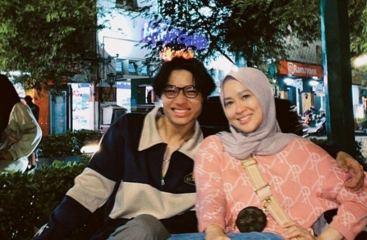 Okie Agustina Selalu Bersama Kiesha Alvaro.(Instagram/@okieagustina)