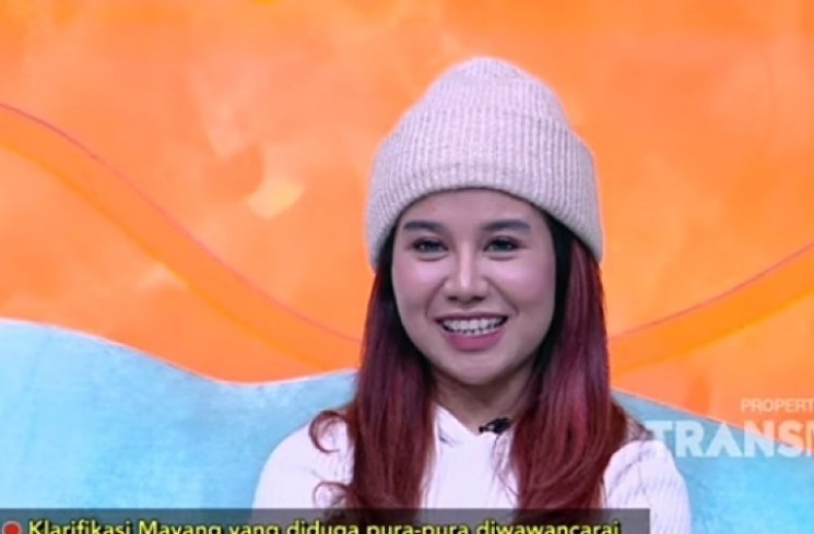 Momen Mayang Klarifikasi Tudingan Pura-Pura Wawancara.(YouTube Trans TV Official)