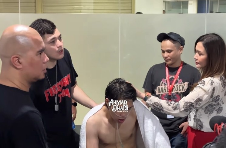 Momen Maia Estianty Disapa Ahmad Dhani (YouTube Ahmad Dhani Dalam Berita)