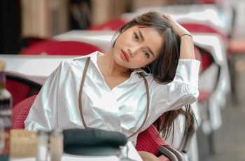 Disapa Fans, Fuji Fokus Main HP Gercep Kena Tegur Ibu-ibu: Gak Boleh Sombong