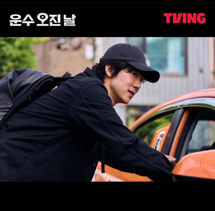 Potret Yoo Yeon Seok di A Bloody Lucky Day (Instagram/@tving.official)