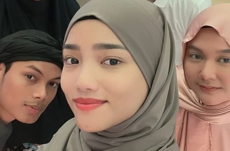 Potret Kedekatan Fuji dengan Asisten (Instagram/@fuji_an)