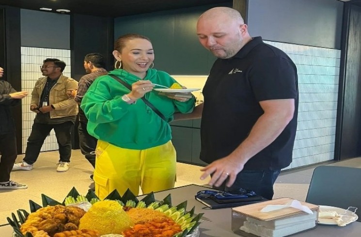 Suami Kiki Fatmala, Christopher rupanya telah memiliki firasat bahwa sang aktris usianya tidak panjang