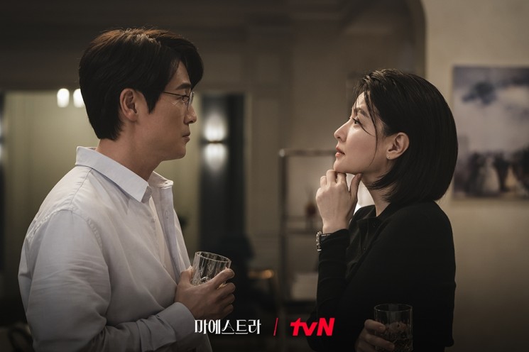 Pesona Lee Young Ae di Maestra: Strings of Truth (Instagram/@tvn_drama)