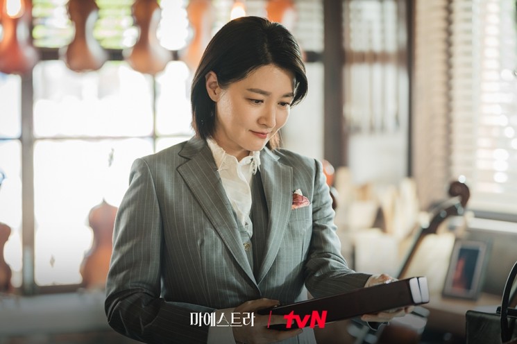 Pesona Lee Young Ae di Maestra: Strings of Truth (Instagram/@tvn_drama)