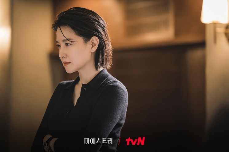 Pesona Lee Young Ae di Maestra: Strings of Truth (Instagram/@tvn_drama)