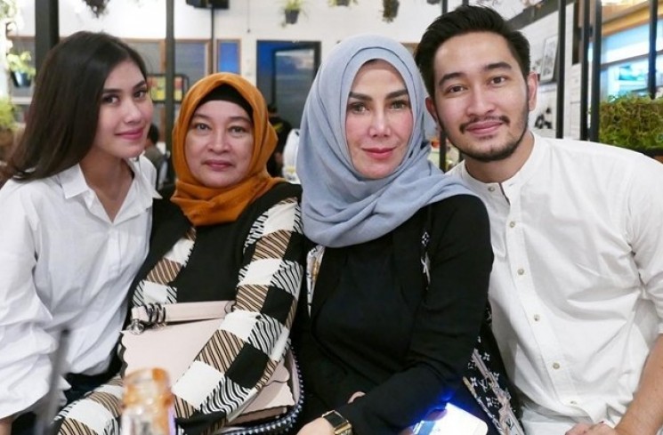 Potret Kenangan Jeje Govinda bareng Ibu (Instagram/@ritchieismail)