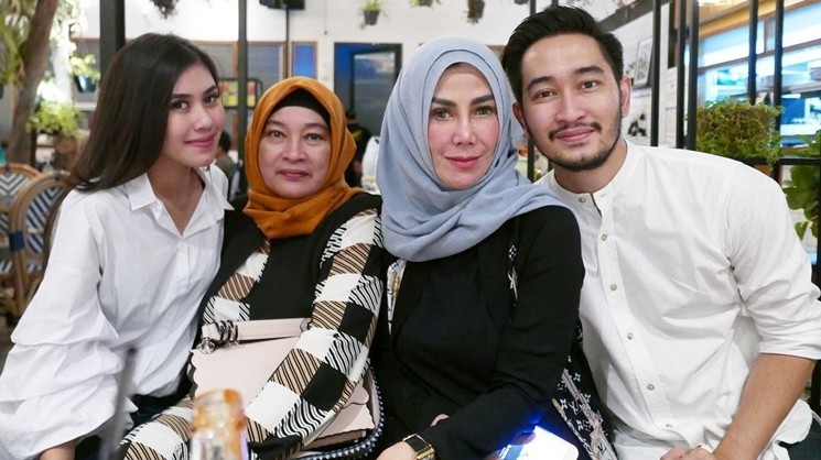 Potret Kenangan Jeje Govinda bareng Ibu (Instagram/@ritchieismail)