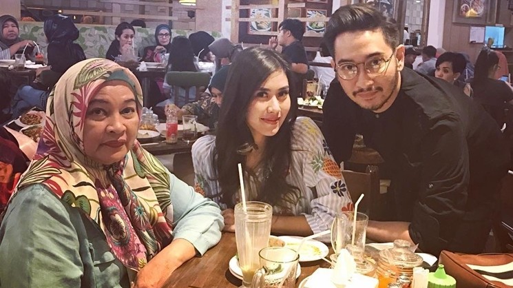 Potret Kenangan Jeje Govinda bareng Ibu (Instagram/@ritchieismail)