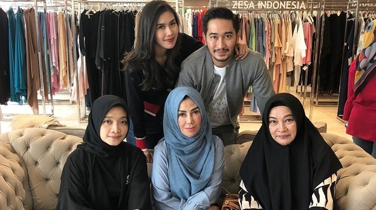 Potret Kenangan Jeje Govinda bareng Ibu (Instagram/@ritchieismail)