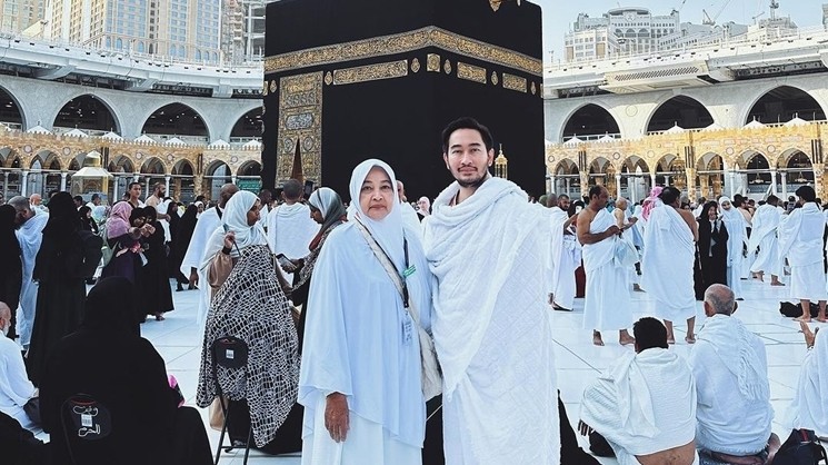 Potret Kenangan Jeje Govinda bareng Ibu (Instagram/@ritchieismail)