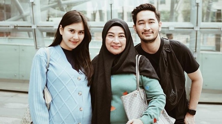 Potret Kenangan Jeje Govinda bareng Ibu (Instagram/@ritchieismail)