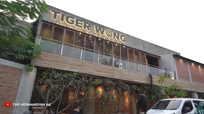 Potret Kantor Baim Wong (YouTube The Hermansyah A6)