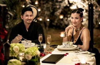 8 Momen Wedding Anniversary Ryan Delon dan Sharena ke-10, Romantis dan Elegan