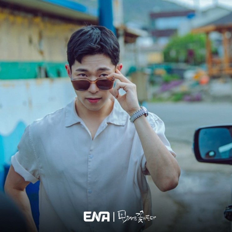 Adu Peran Pemain Drama Like Flowers in Sand (Instagram/@channel.ena.d)