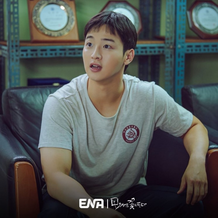 Adu Peran Pemain Drama Like Flowers in Sand (Instagram/@channel.ena.d)