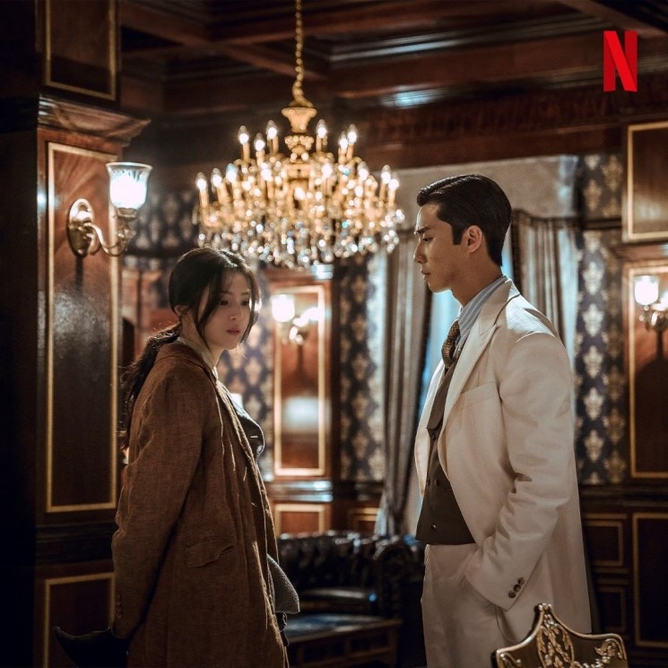 Pesona Han So Hee di Gyeongseong Creature (Instagram/@netflixkcontent)