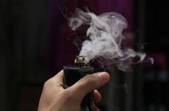 Tiga Bahan Berbahaya Rokok Elektrik, Bisa Picu Sesak Napas hingga Kanker