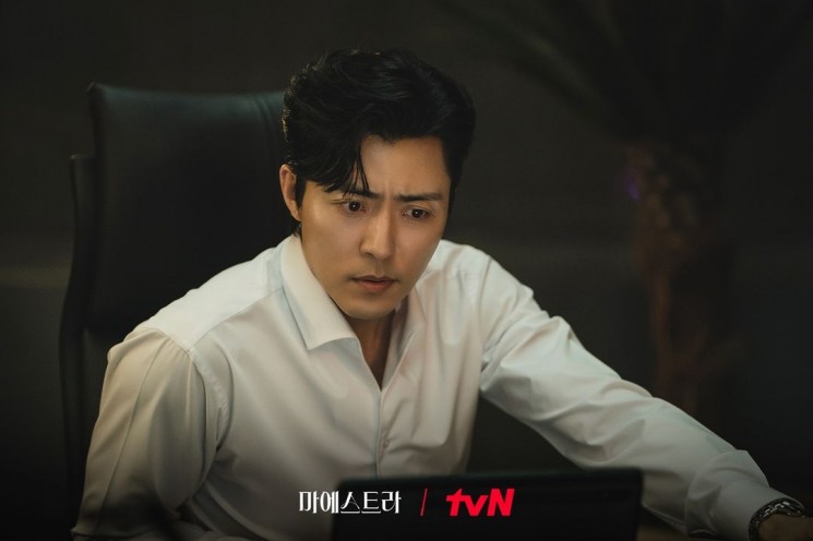 Potret Lee Moo Saeng di Maestra: Strings of Truth (Instagram/@tvn_drama)