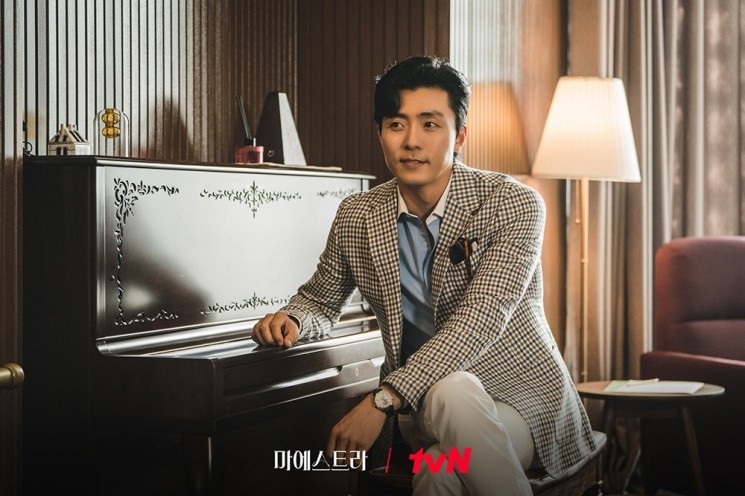 Potret Lee Moo Saeng di Maestra: Strings of Truth (Instagram/@tvn_drama)