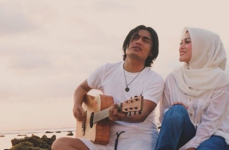 Charly Van Houten dan Shinta Regina (Foto: Instagram @charly_setiaku)