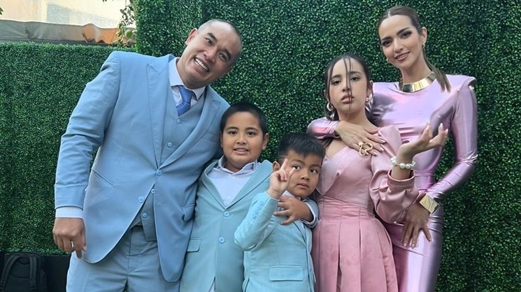 Potret Anniversary Mertua Nia Ramadhani ke-50 (Instagram/@shandypurnamasari)